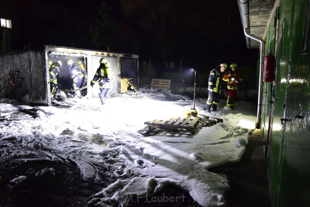 Feuer Hinterhof Garagen Koeln Hoehenberg Olpenerstr P056.JPG - Miklos Laubert